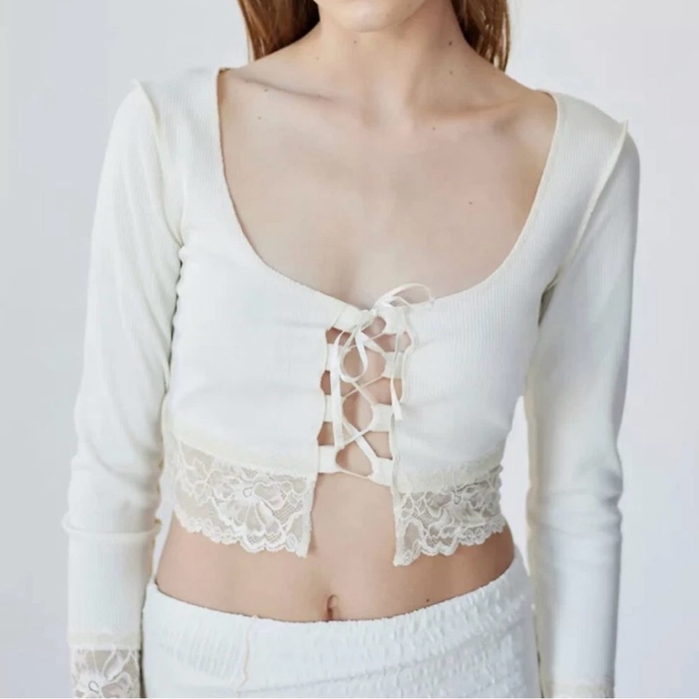 Urban Outfitters UO Nikko Lace Long Sleeve Top Ivory Women's size Small Cropped